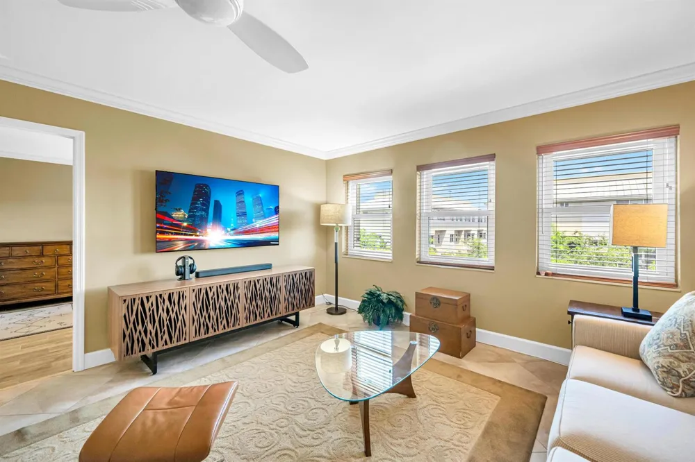 615 NE 12TH AVENUE #301 Fort Lauderdale, FL 33304