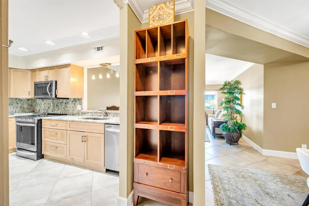 615 NE 12TH AVENUE #301 Fort Lauderdale, FL 33304
