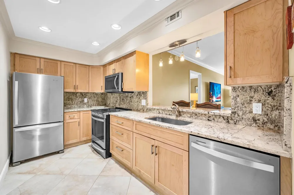 615 NE 12TH AVENUE #301 Fort Lauderdale, FL 33304