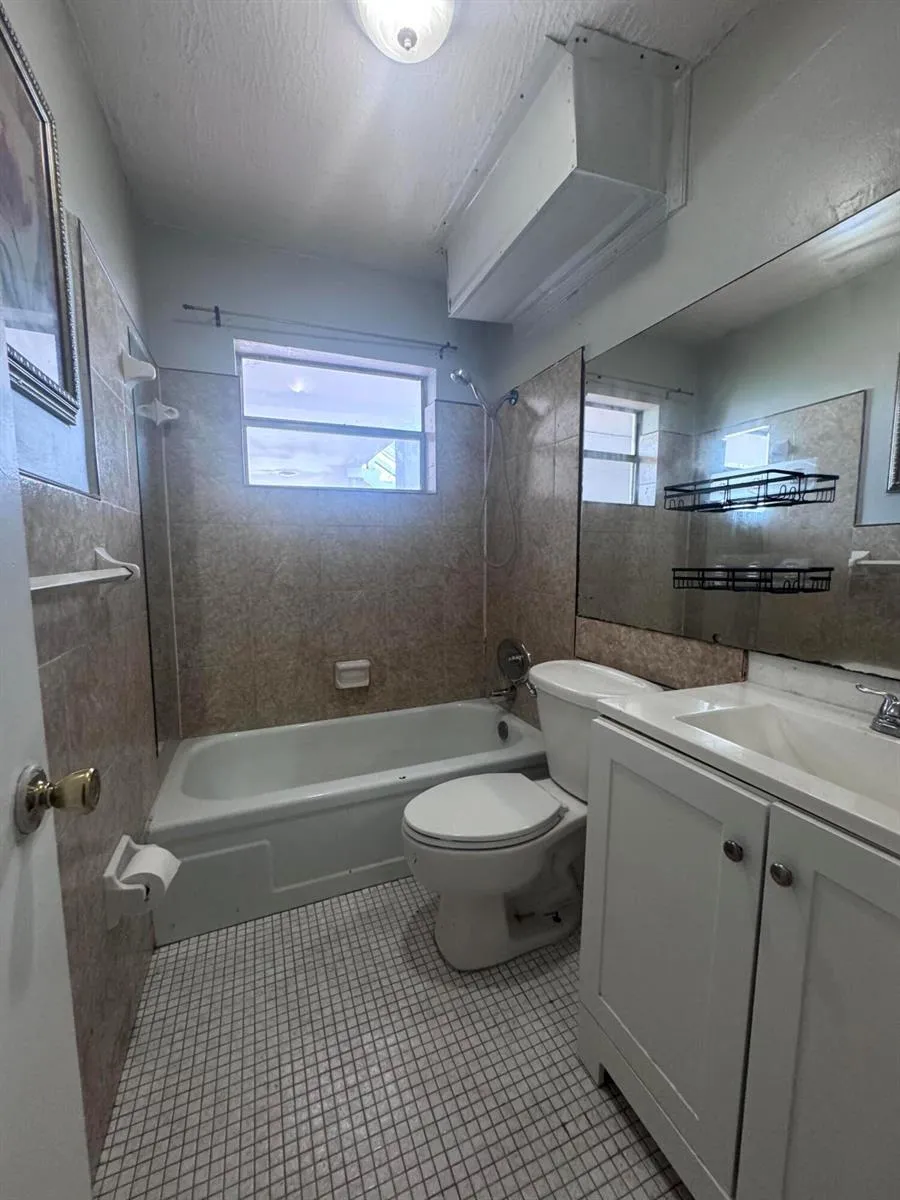 1321 NW 43rd Avenue #107 Lauderhill, FL 33313