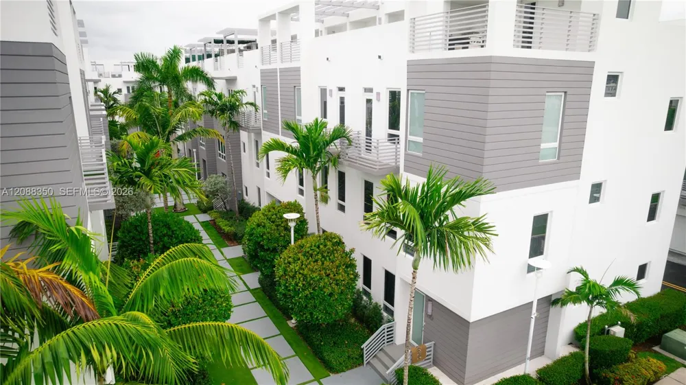 9165 NW 33rd St #9165 Doral, FL 33172