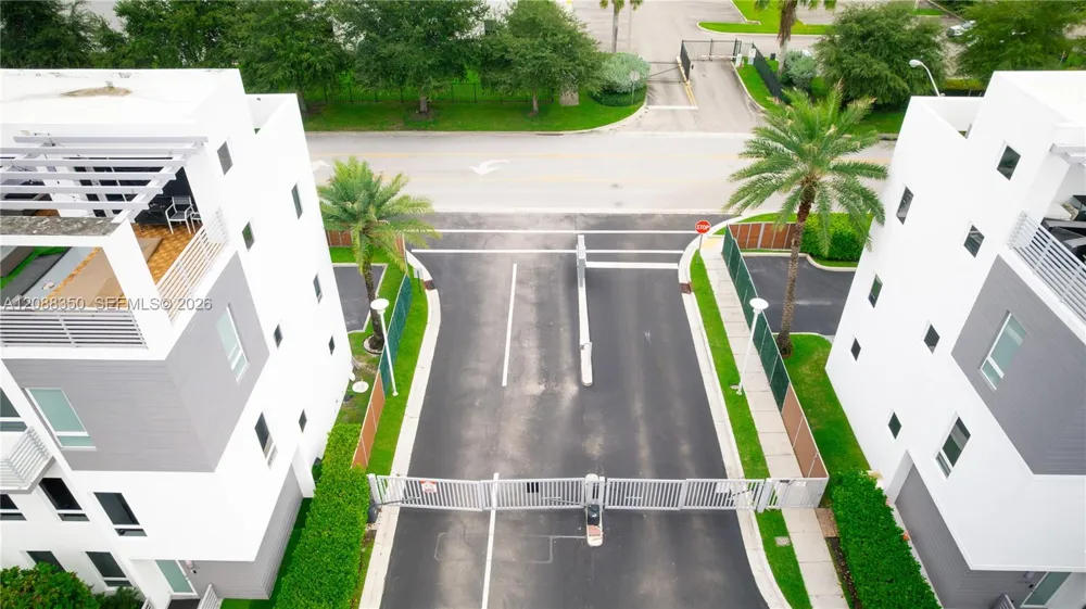 9165 NW 33rd St #9165 Doral, FL 33172