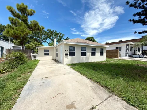 815 BAYBERRY DRIVE