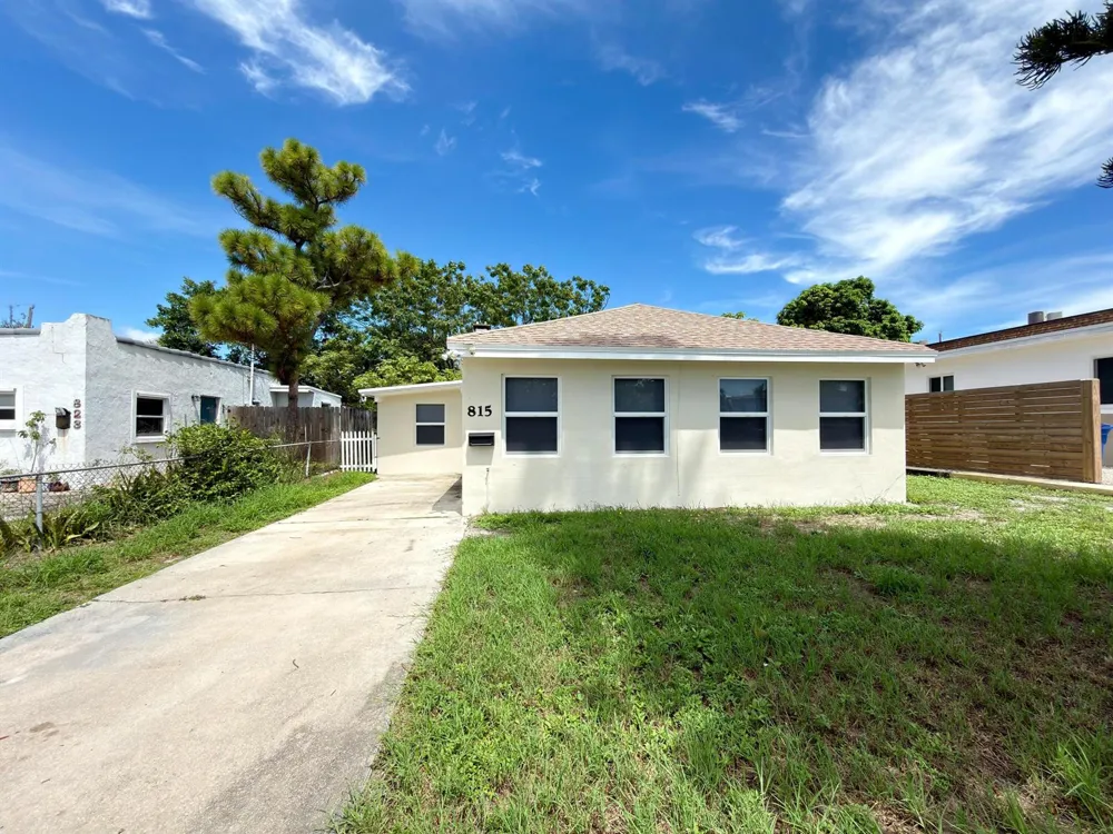 815 BAYBERRY DRIVE Lake Park, FL 33403