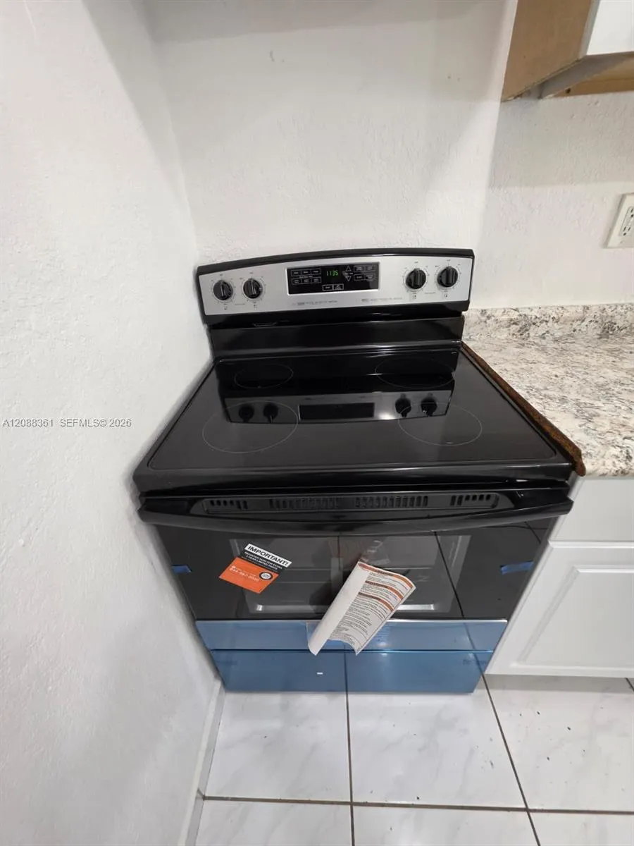 4550 NW 9th St #605E Miami, FL 33126
