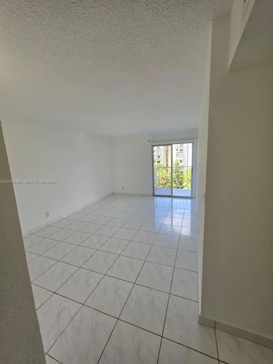 4550 NW 9th St #605E Miami, FL 33126