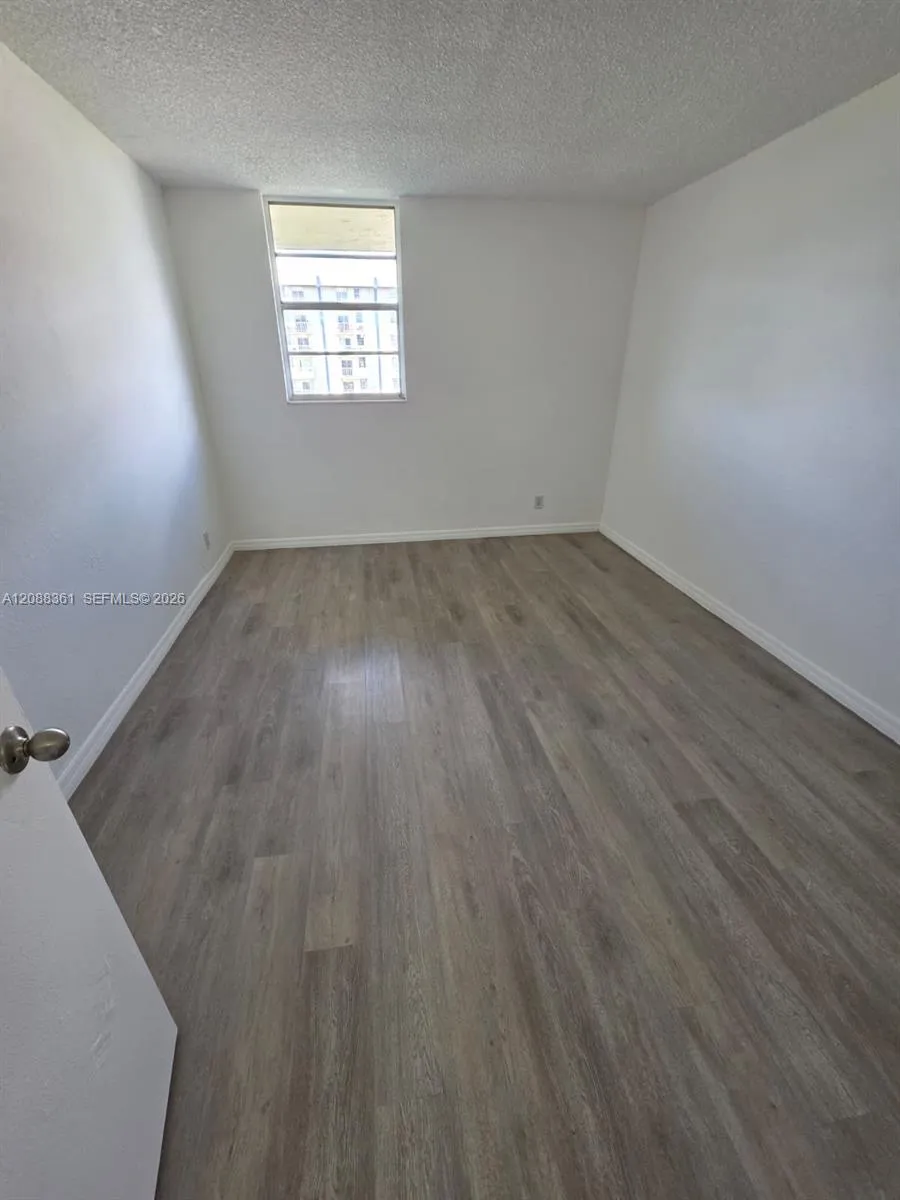 4550 NW 9th St #605E Miami, FL 33126