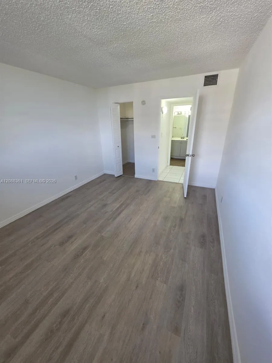4550 NW 9th St #605E Miami, FL 33126