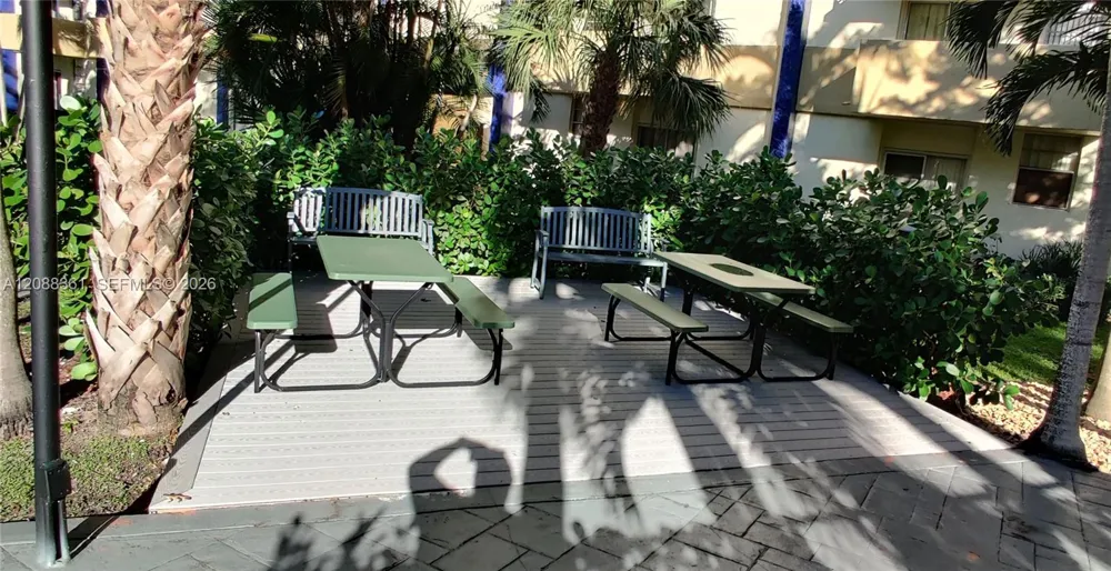 4550 NW 9th St #605E Miami, FL 33126