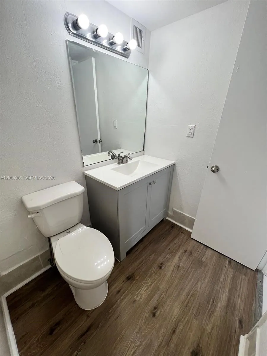 4550 NW 9th St #605E Miami, FL 33126
