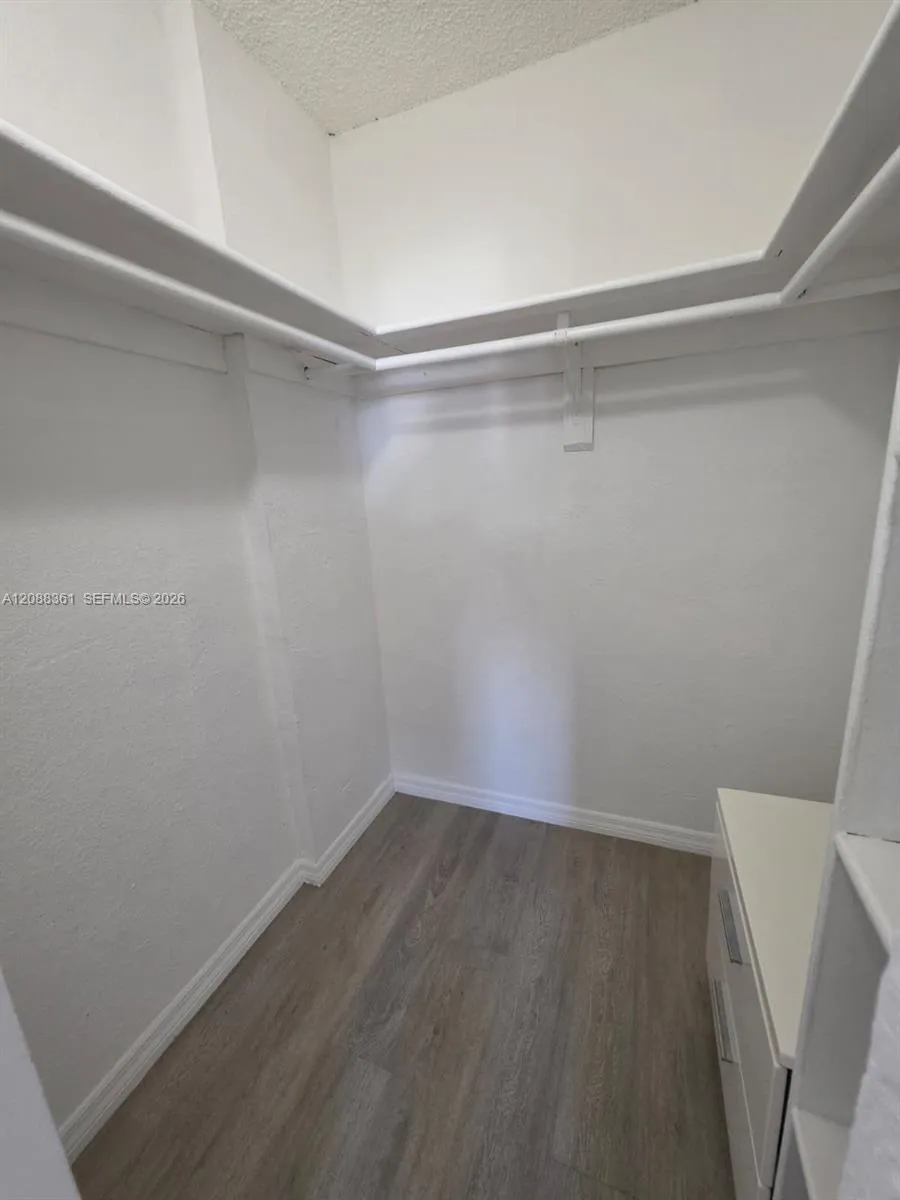 4550 NW 9th St #605E Miami, FL 33126