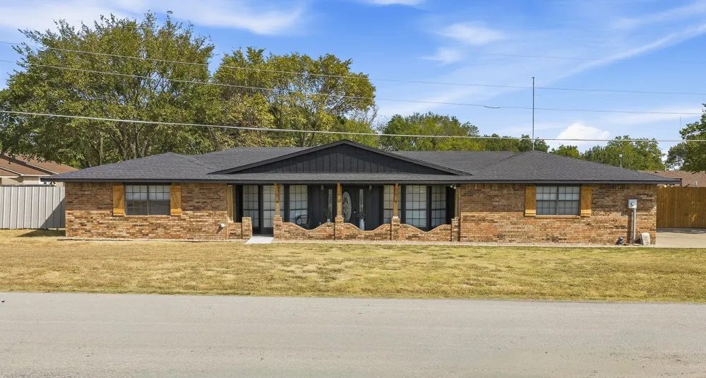 1370 Lincoln Healdton, OK 73438