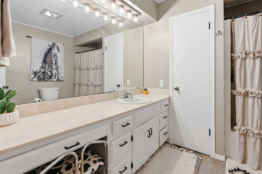 1370 Lincoln Healdton, OK 73438