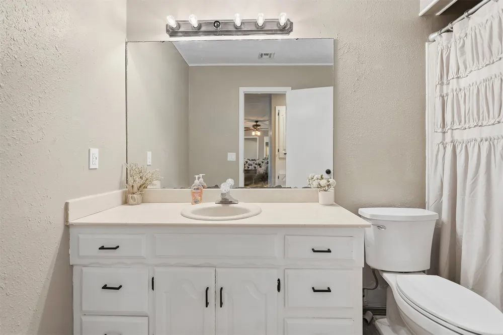 1370 Lincoln Healdton, OK 73438