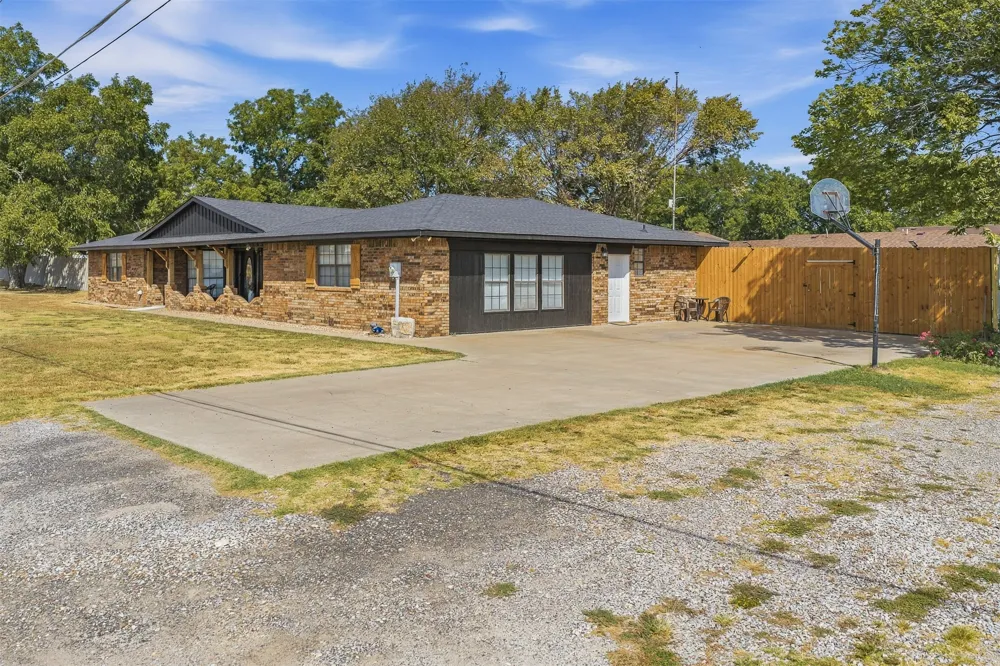 1370 Lincoln Healdton, OK 73438