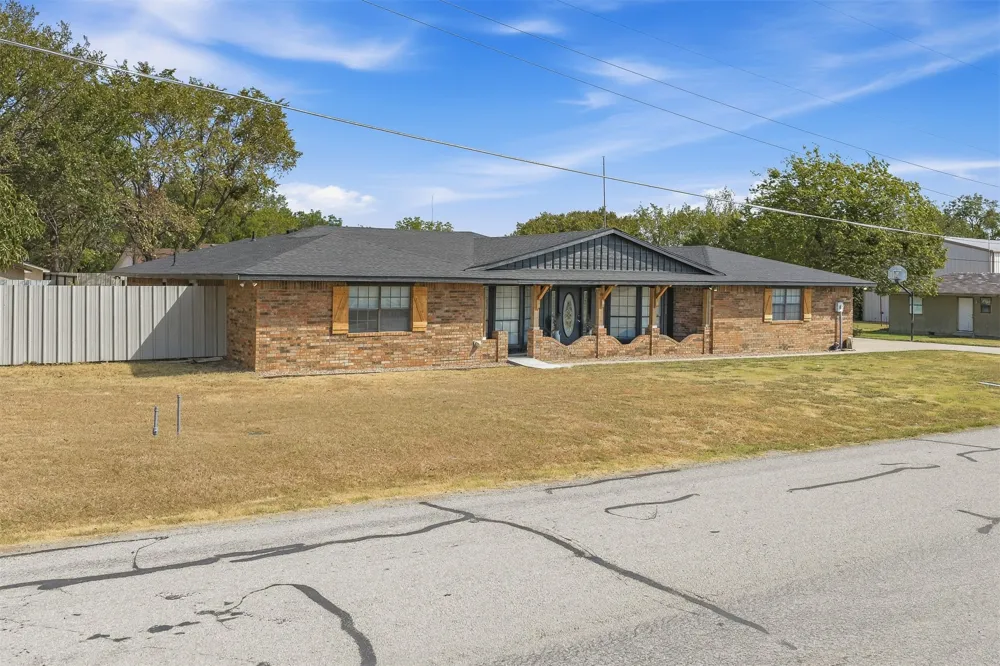1370 Lincoln Healdton, OK 73438