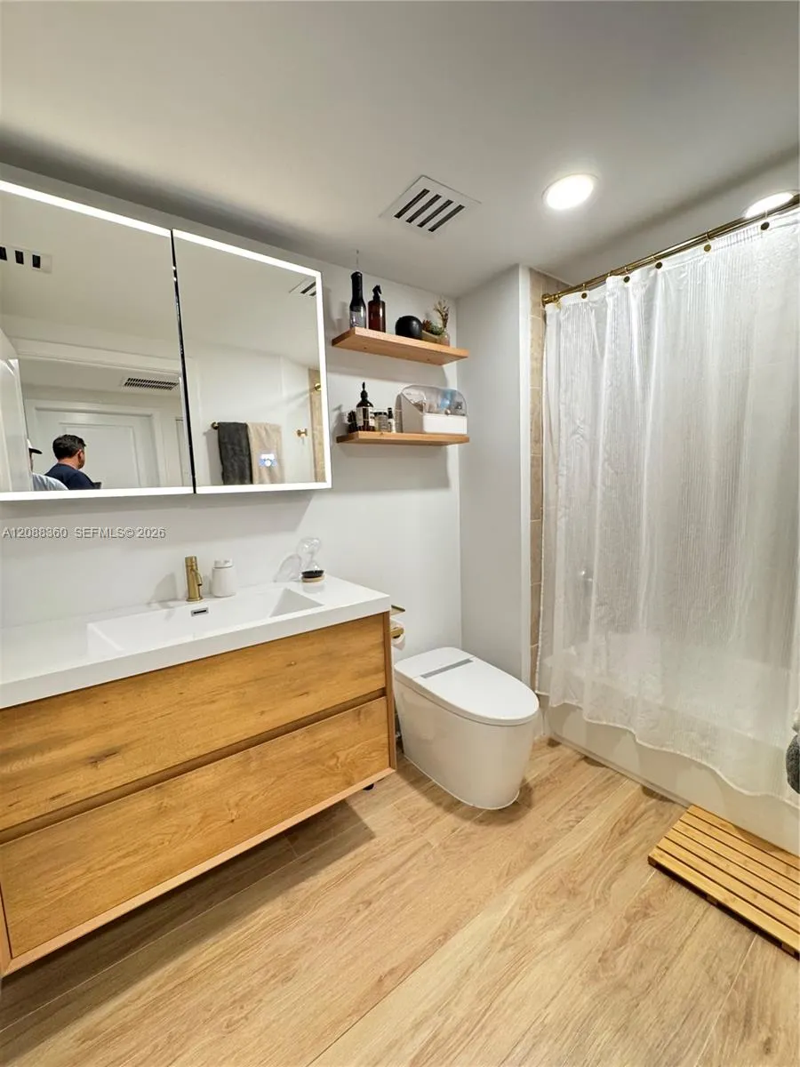 111 E Flagler St #304 Miami, FL 33131