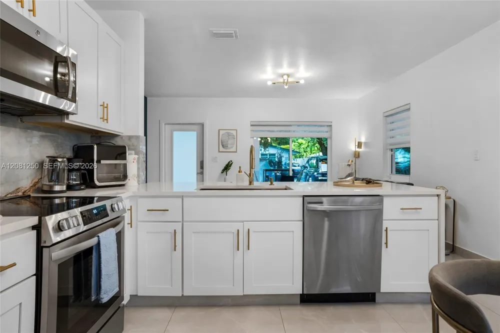 627 SW 7th Ave Hallandale Beach, FL 33009