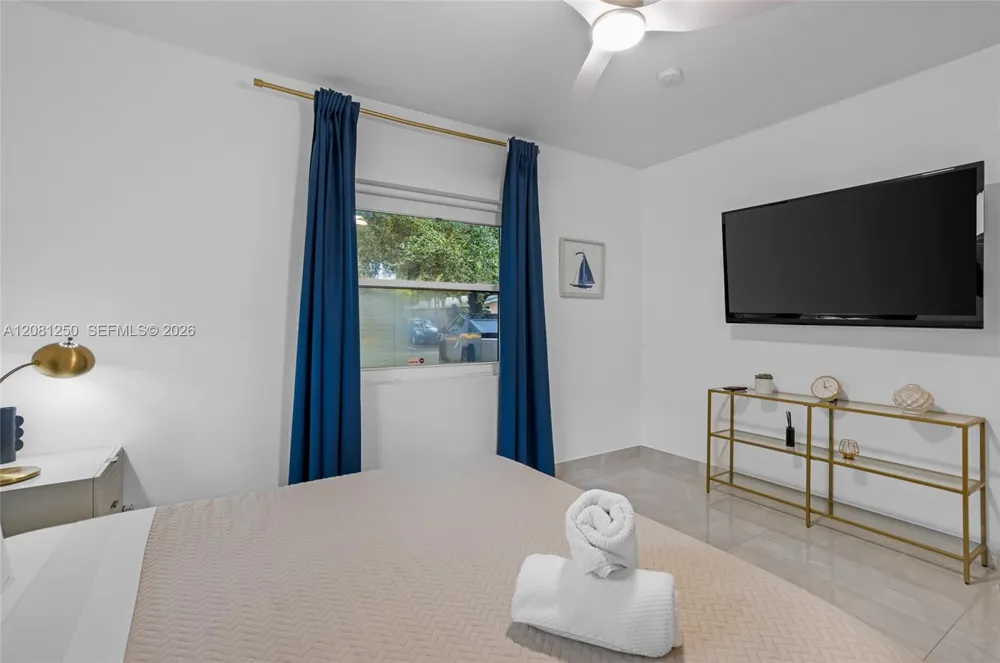 627 SW 7th Ave Hallandale Beach, FL 33009