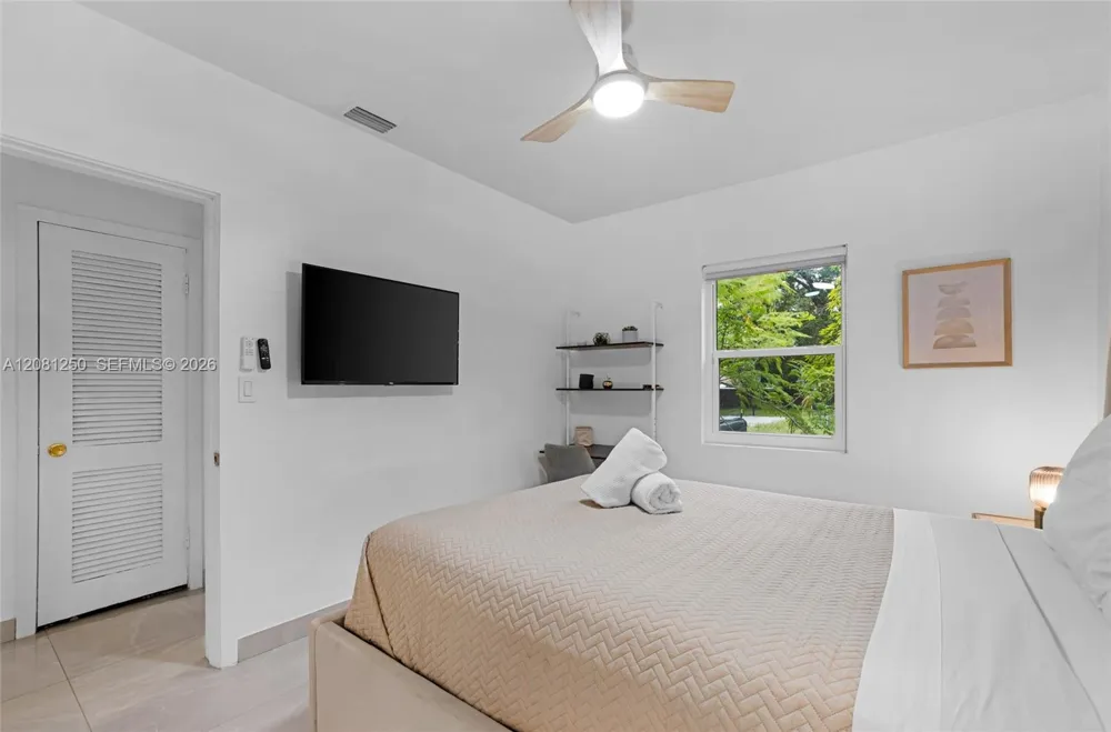 627 SW 7th Ave Hallandale Beach, FL 33009