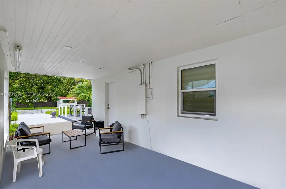 627 SW 7th Ave Hallandale Beach, FL 33009