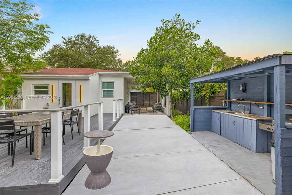 627 SW 7th Ave Hallandale Beach, FL 33009