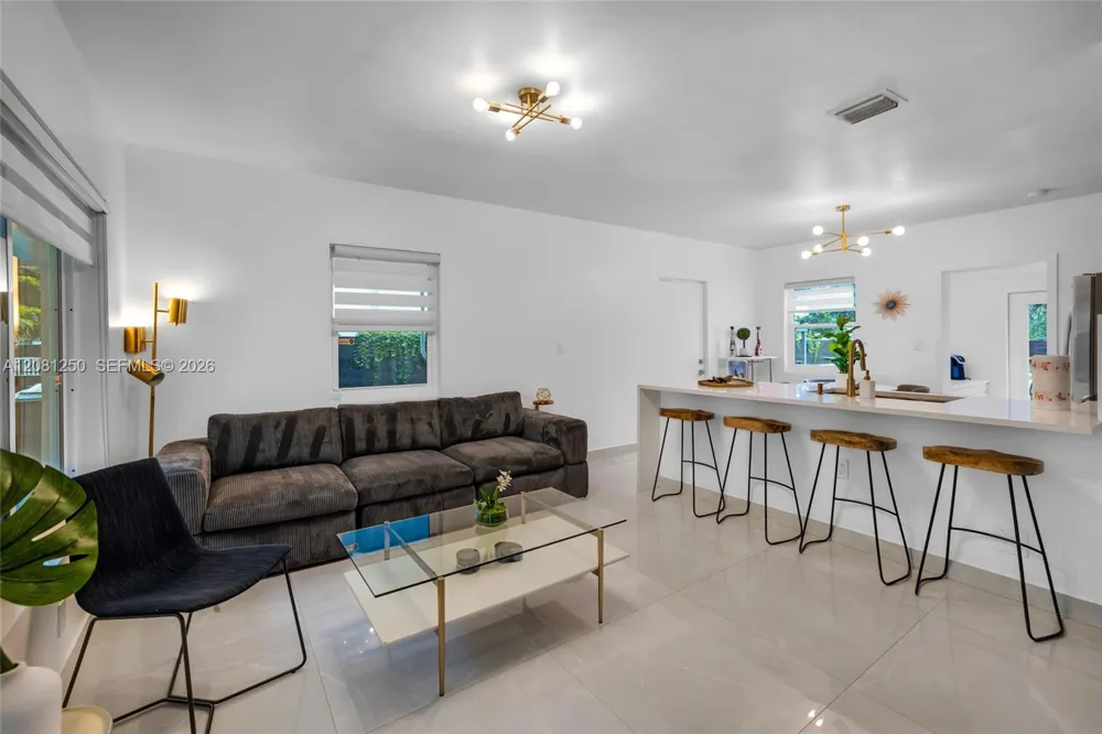 627 SW 7th Ave Hallandale Beach, FL 33009