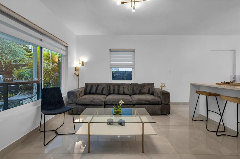 627 SW 7th Ave Hallandale Beach, FL 33009