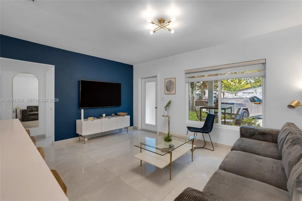 627 SW 7th Ave Hallandale Beach, FL 33009