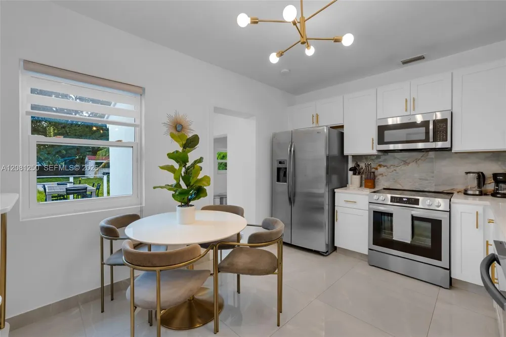 627 SW 7th Ave Hallandale Beach, FL 33009