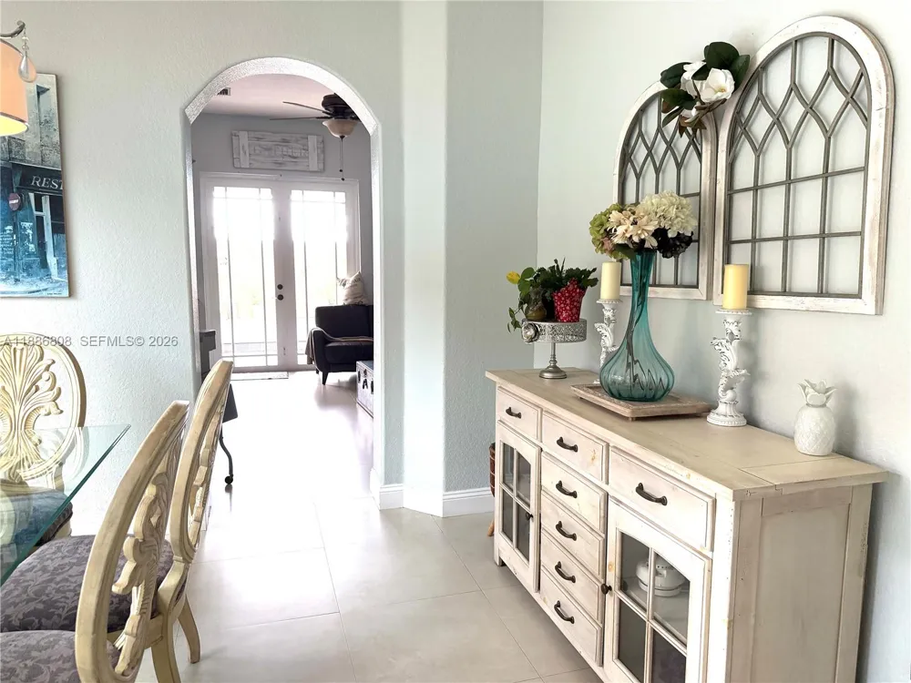18247 NW 88th Pl Hialeah, FL 33018
