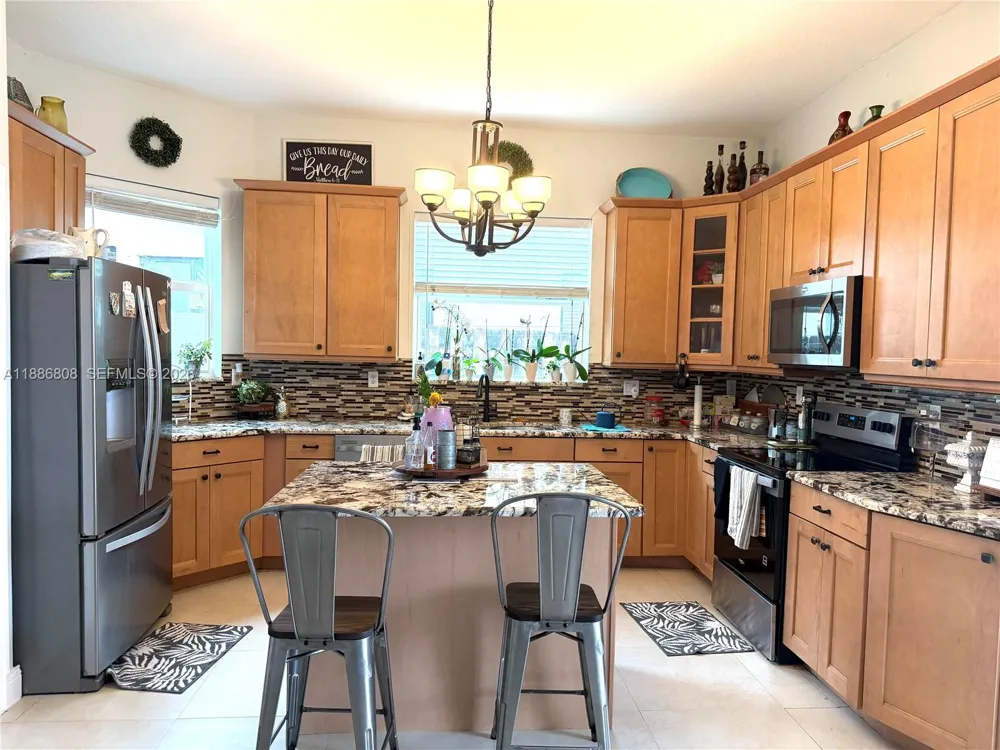 18247 NW 88th Pl Hialeah, FL 33018