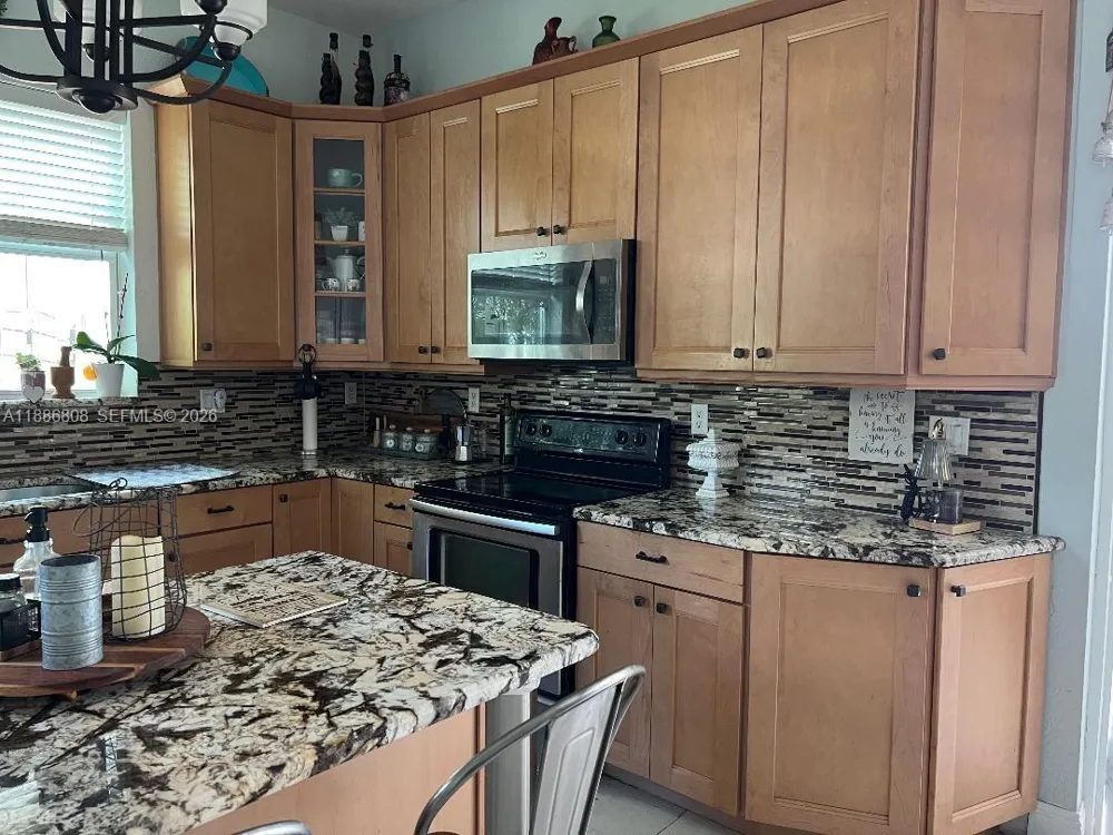 18247 NW 88th Pl Hialeah, FL 33018