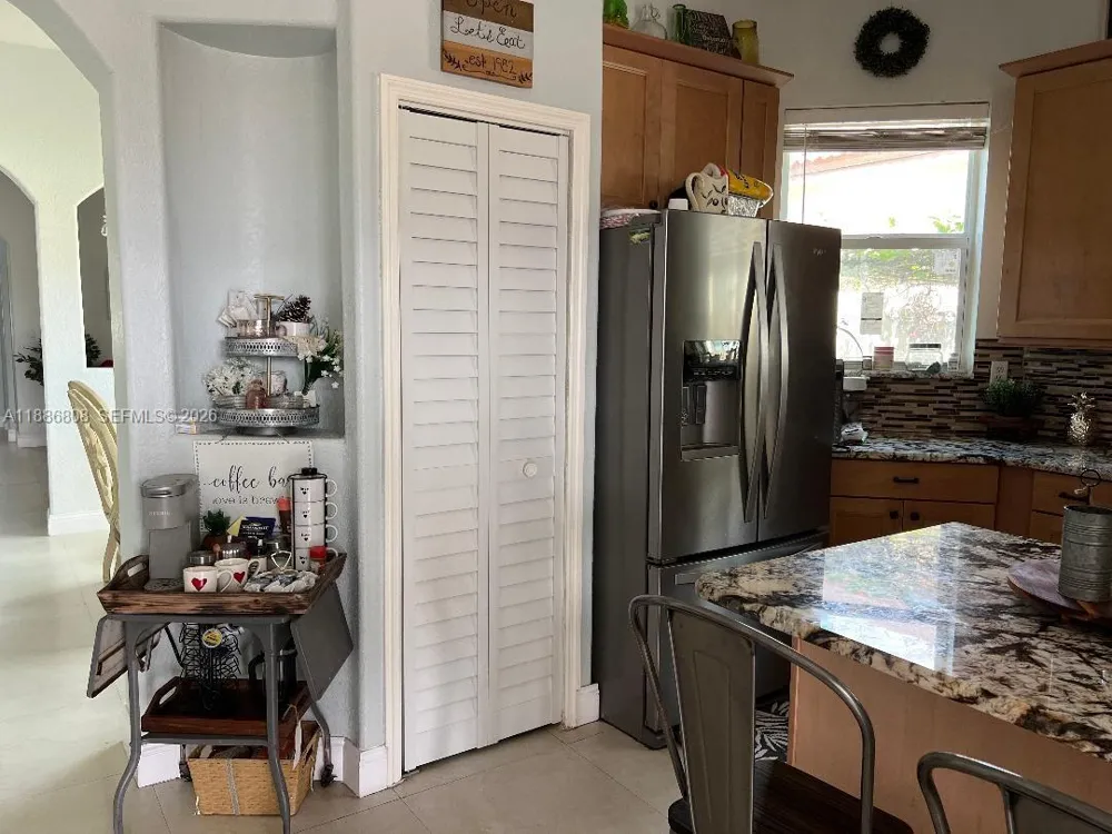 18247 NW 88th Pl Hialeah, FL 33018