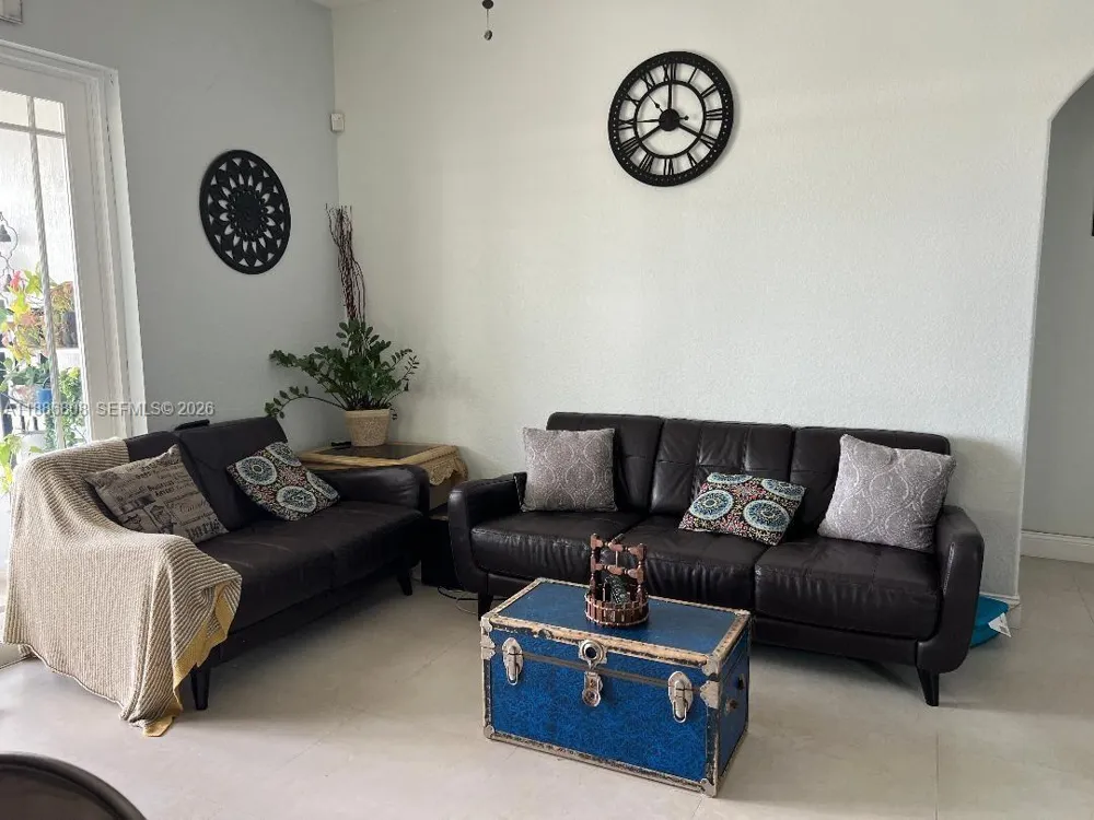 18247 NW 88th Pl Hialeah, FL 33018