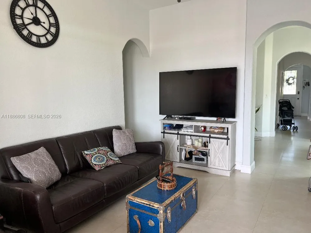 18247 NW 88th Pl Hialeah, FL 33018