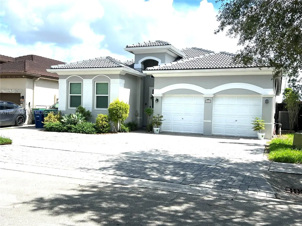 18247 NW 88th Pl Hialeah, FL 33018