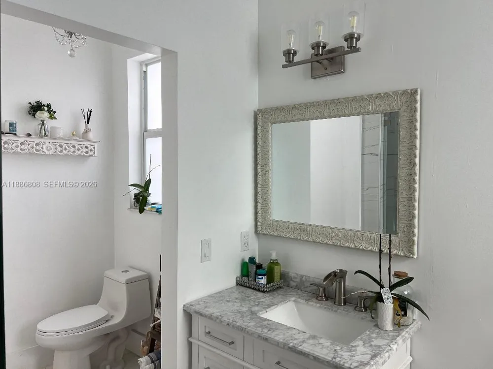 18247 NW 88th Pl Hialeah, FL 33018
