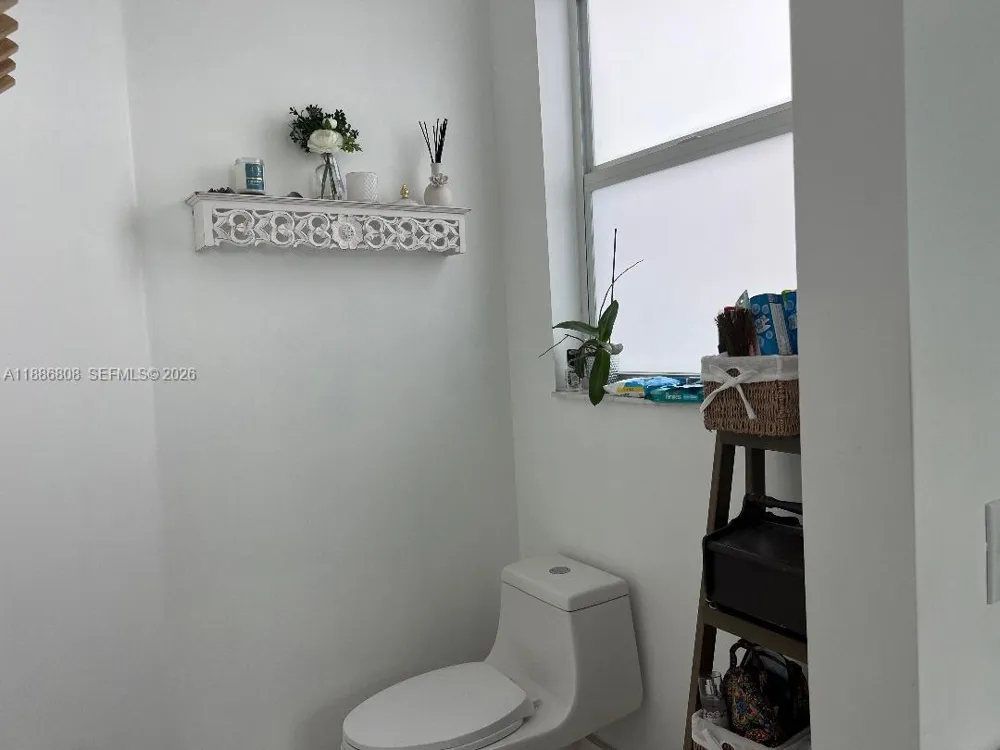 18247 NW 88th Pl Hialeah, FL 33018