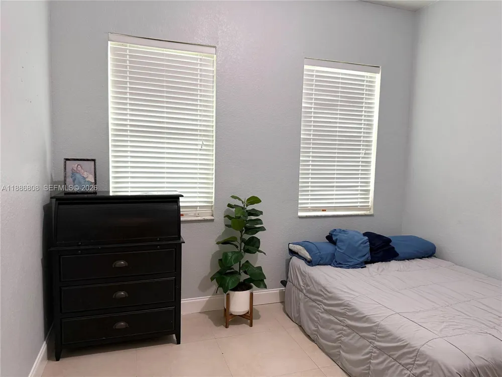 18247 NW 88th Pl Hialeah, FL 33018