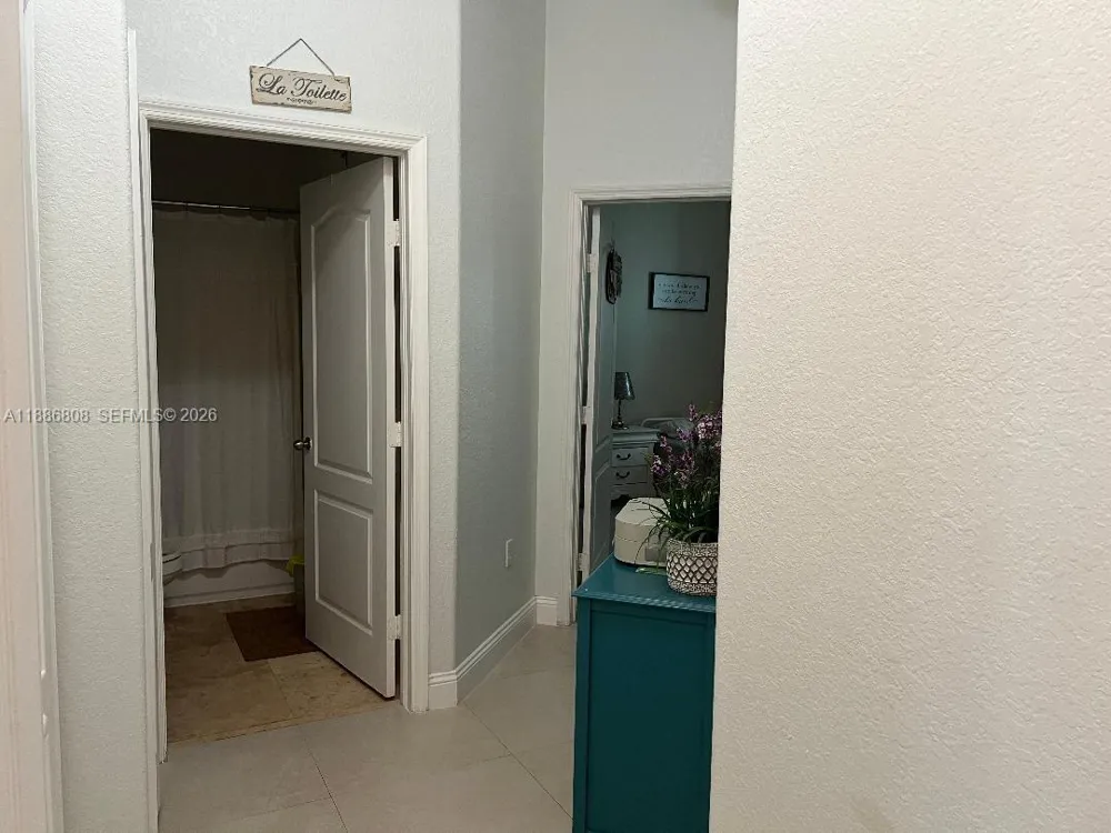 18247 NW 88th Pl Hialeah, FL 33018