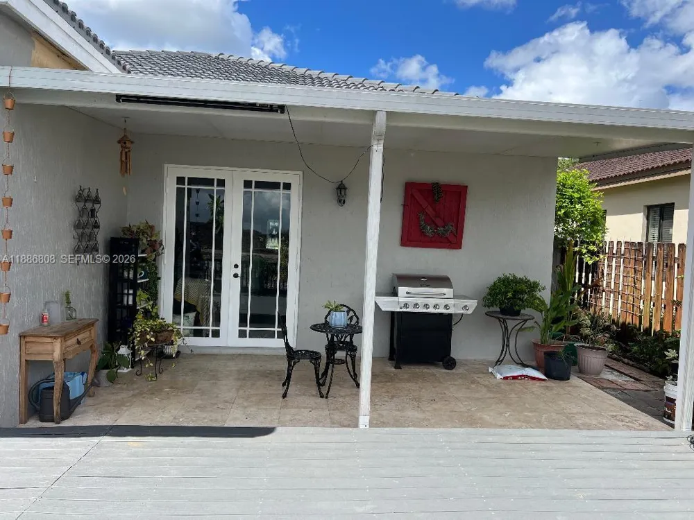 18247 NW 88th Pl Hialeah, FL 33018