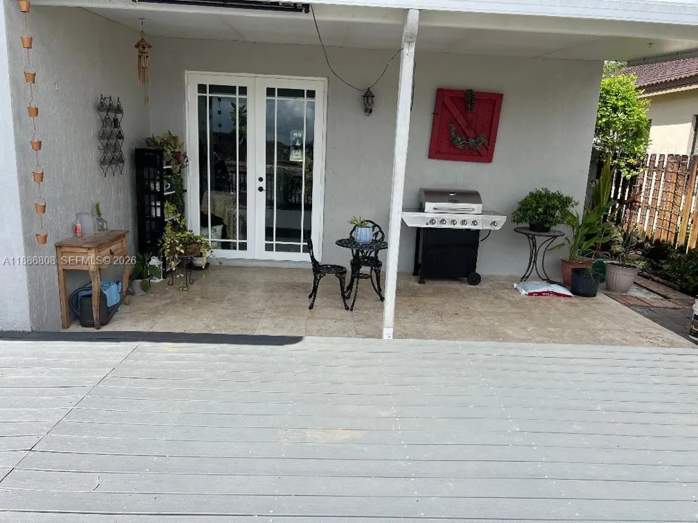 18247 NW 88th Pl Hialeah, FL 33018