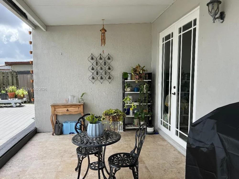 18247 NW 88th Pl Hialeah, FL 33018