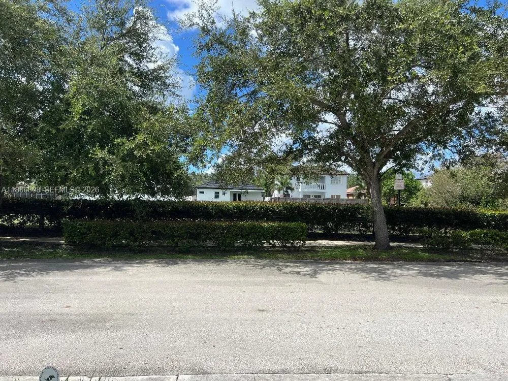18247 NW 88th Pl Hialeah, FL 33018