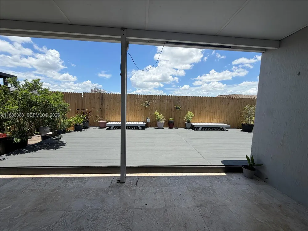 18247 NW 88th Pl Hialeah, FL 33018