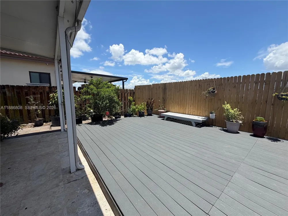 18247 NW 88th Pl Hialeah, FL 33018