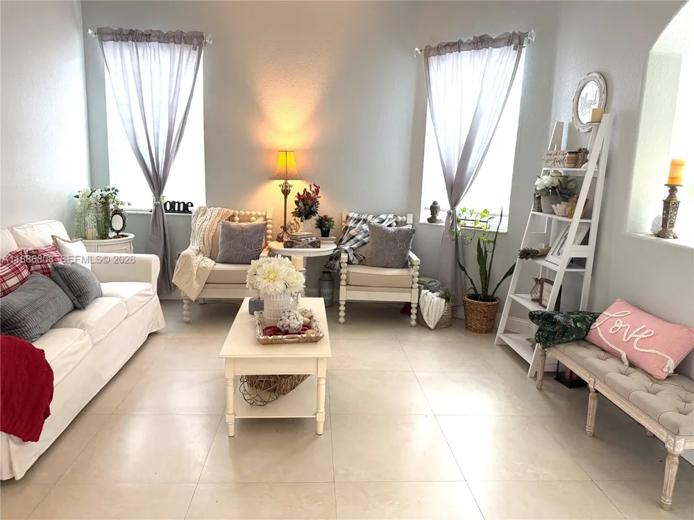18247 NW 88th Pl Hialeah, FL 33018