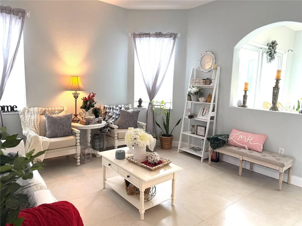 18247 NW 88th Pl Hialeah, FL 33018