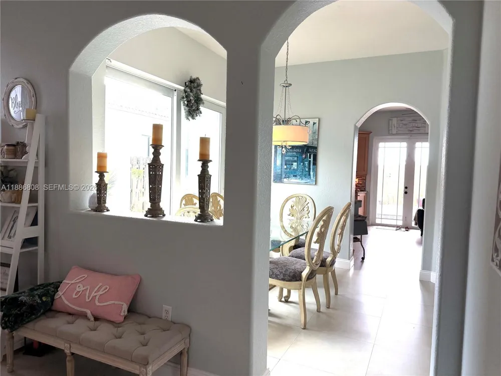 18247 NW 88th Pl Hialeah, FL 33018